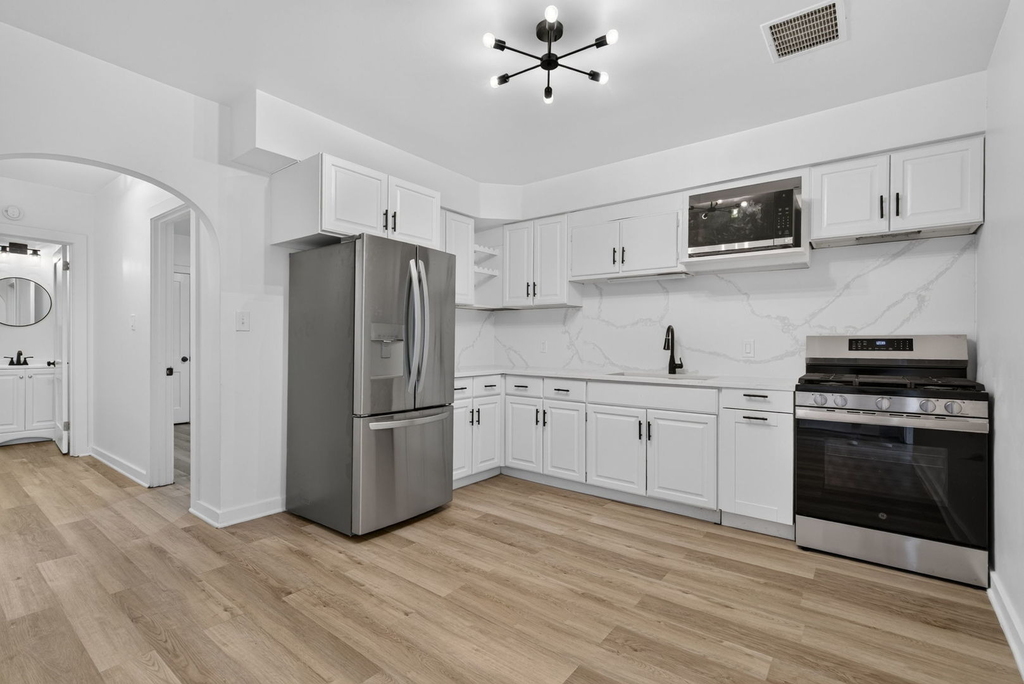 705 Washington Street - Photo 1