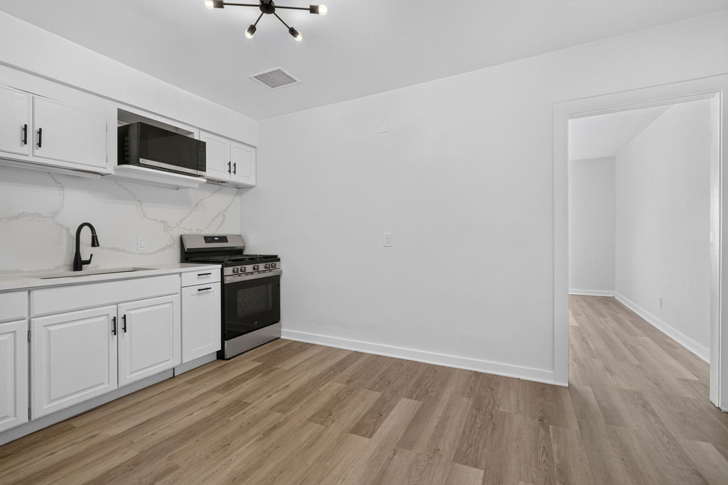 705 Washington Street - Photo 3