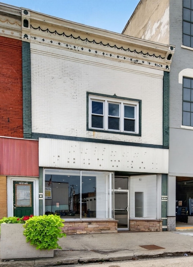 705 Washington Street - Photo 0