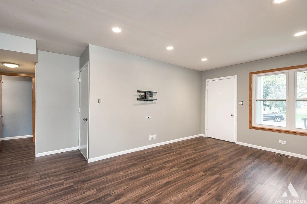521 Milton Drive - Photo 3