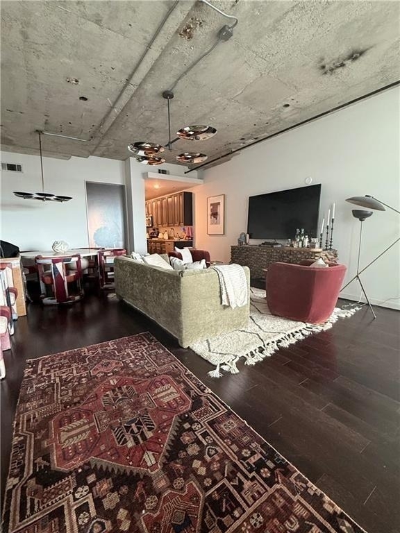 890 Memorial Drive Se - Photo 2