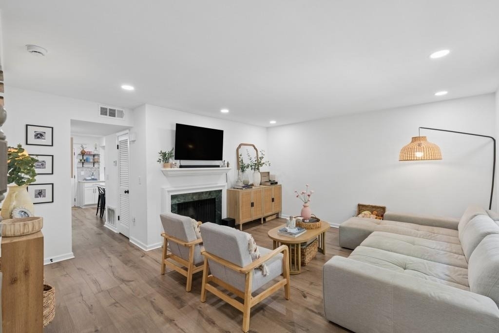 140 Amherst Place Nw - Photo 2