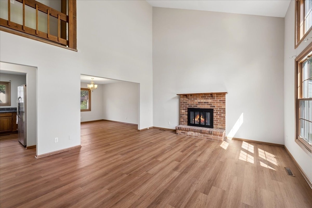 870 Boxwood Drive - Photo 2