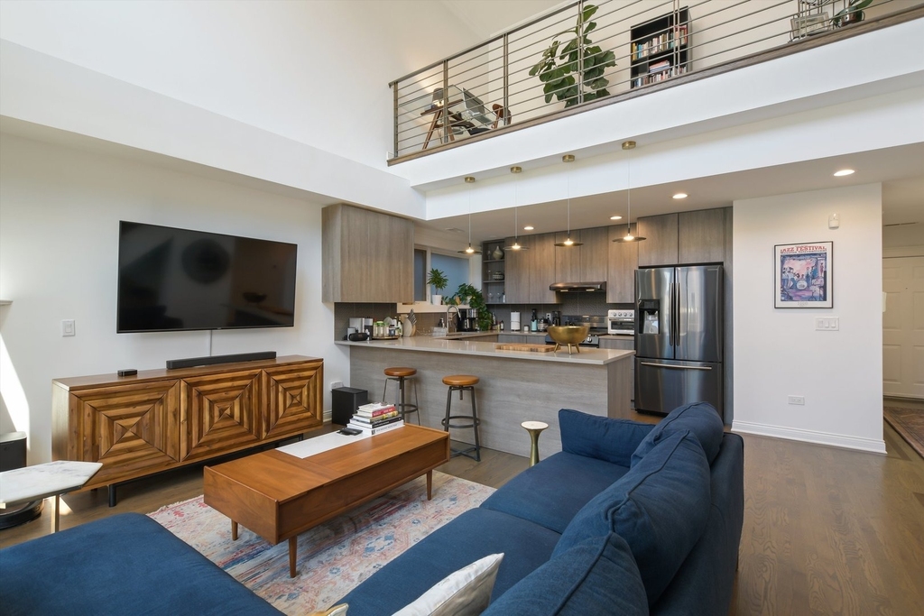 2027 W Race Avenue - Photo 1