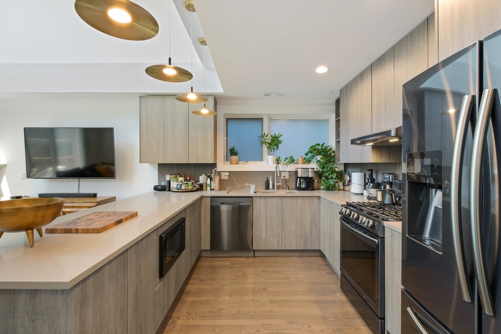 2027 W Race Avenue - Photo 4