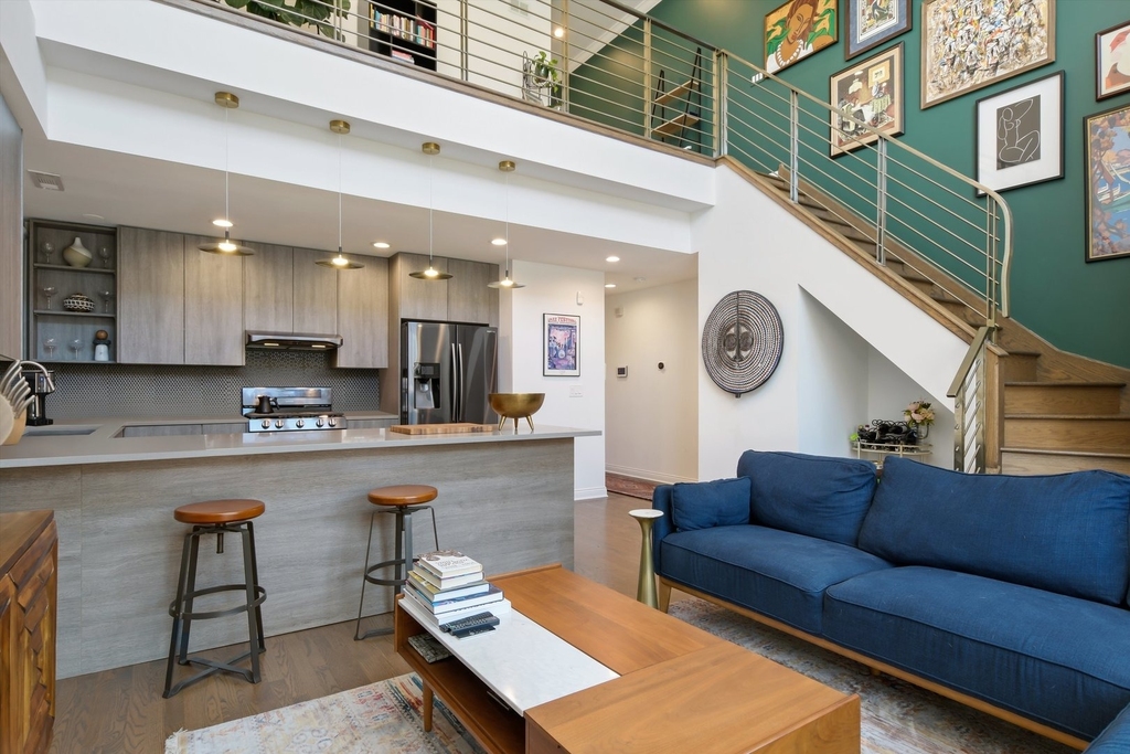 2027 W Race Avenue - Photo 3