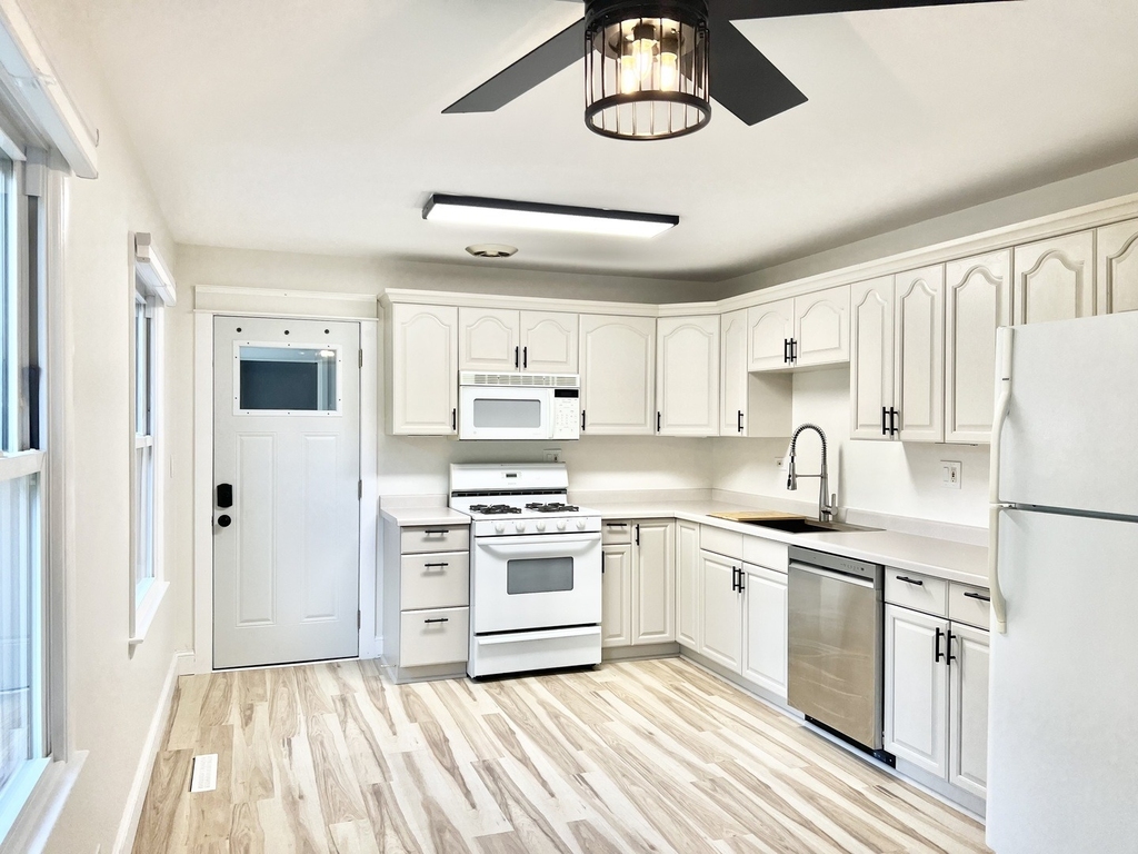 48 S Seebert Street - Photo 2