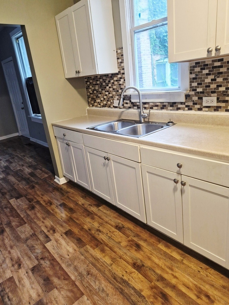 1133 E 81st Street - Photo 9
