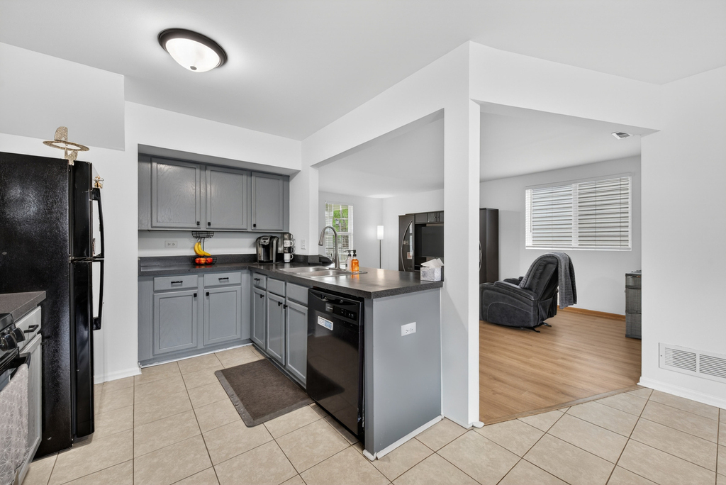 939 Four Seasons Boulevard - Photo 10