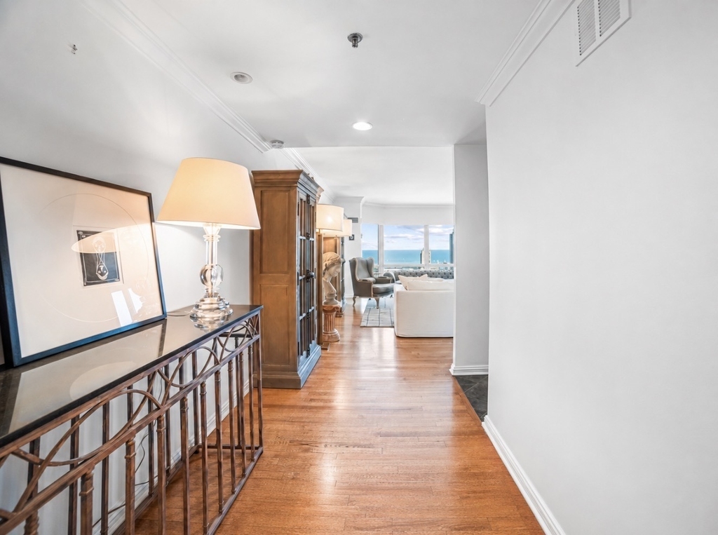 100 E Huron Street - Photo 8