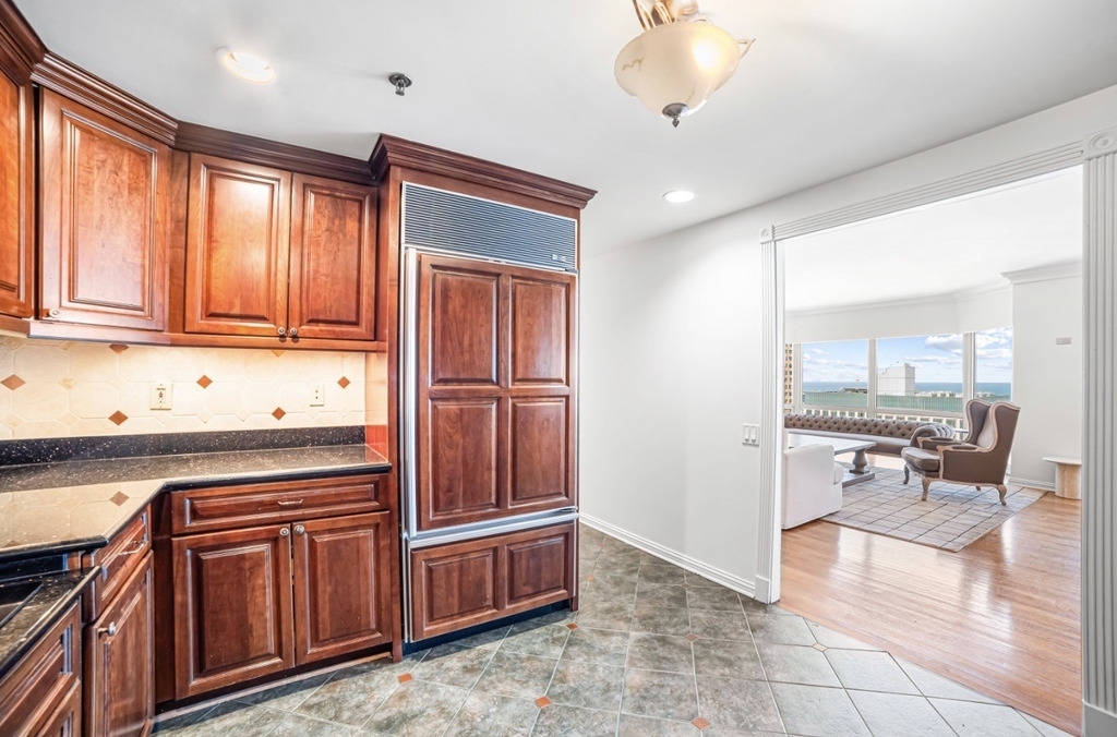 100 E Huron Street - Photo 16