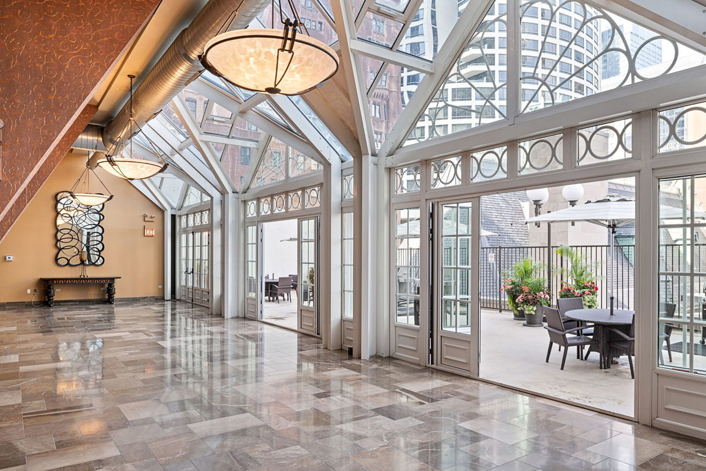111 E Chestnut Street - Photo 17