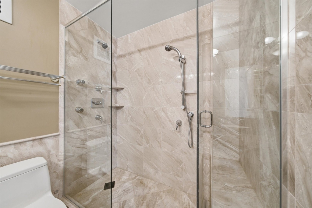 111 E Chestnut Street - Photo 13