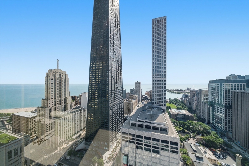111 E Chestnut Street - Photo 3