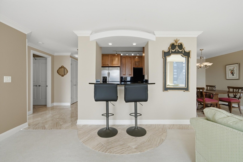 111 E Chestnut Street - Photo 4