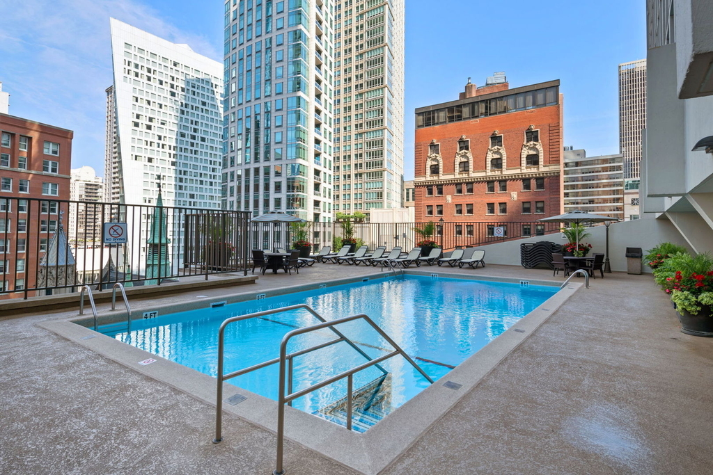 111 E Chestnut Street - Photo 15