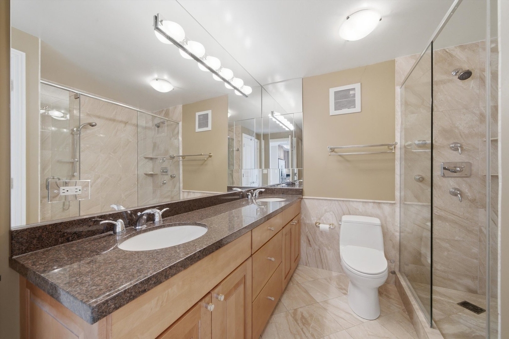 111 E Chestnut Street - Photo 12