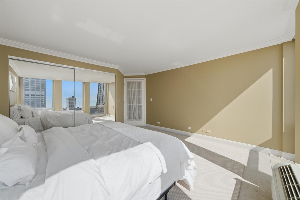 111 E Chestnut Street - Photo 11