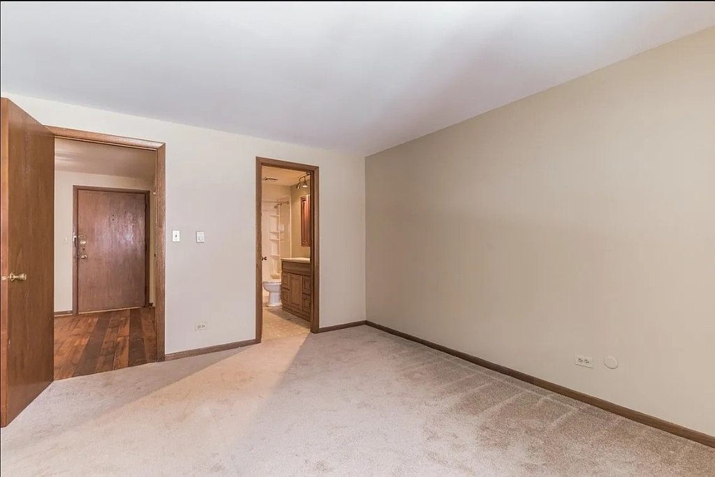 2325 N Neva Avenue - Photo 10