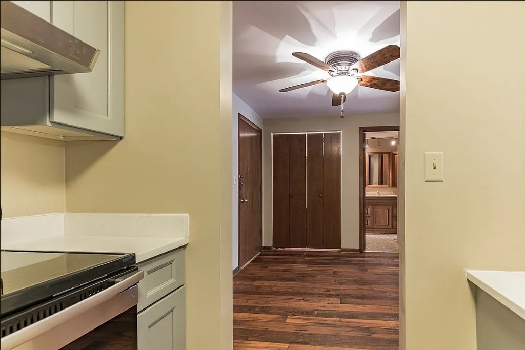 2325 N Neva Avenue - Photo 9