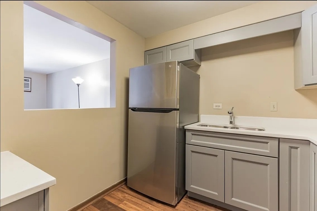 2325 N Neva Avenue - Photo 4
