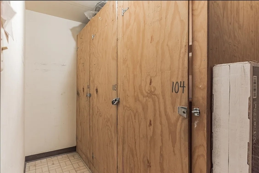 2325 N Neva Avenue - Photo 18