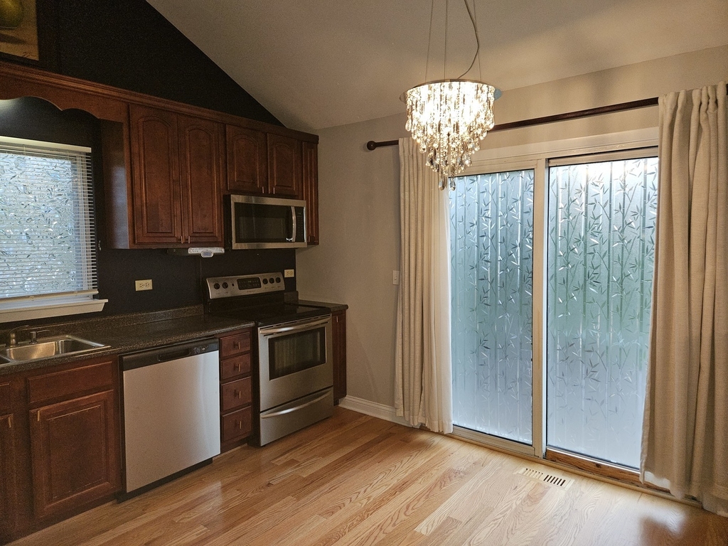 1 Linden Court - Photo 3