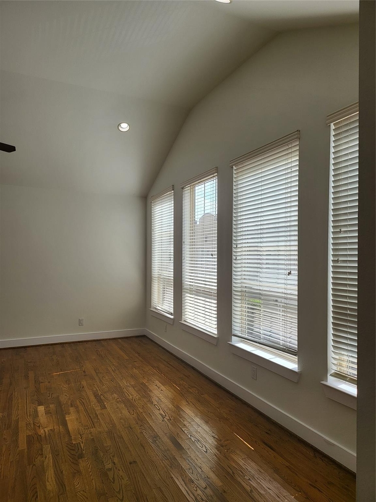 2423 Roufa Road - Photo 20