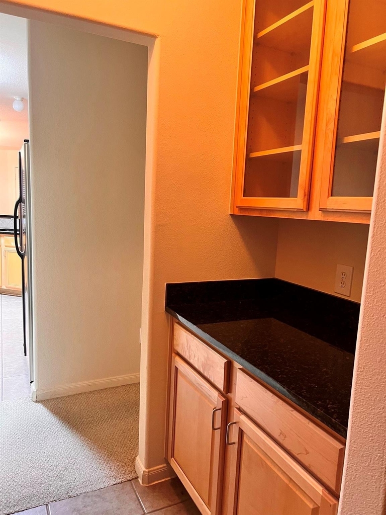 9406 Lakeway View Lane - Photo 4