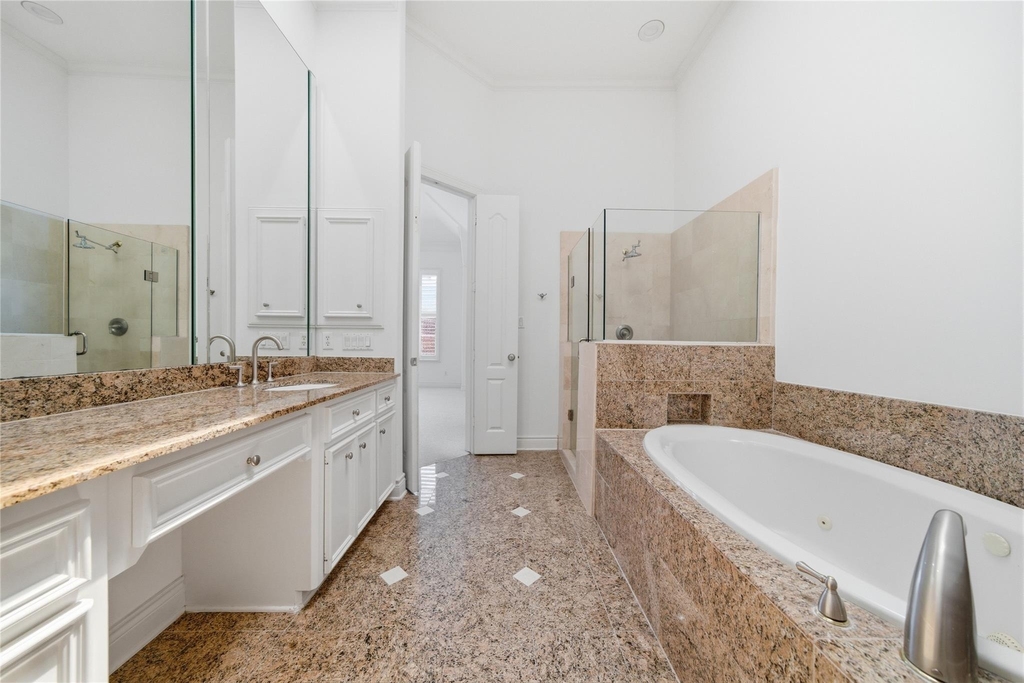 1329 Hyde Park Boulevard - Photo 23
