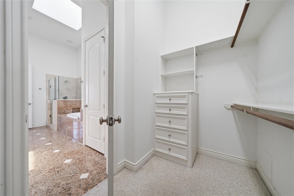 1329 Hyde Park Boulevard - Photo 22