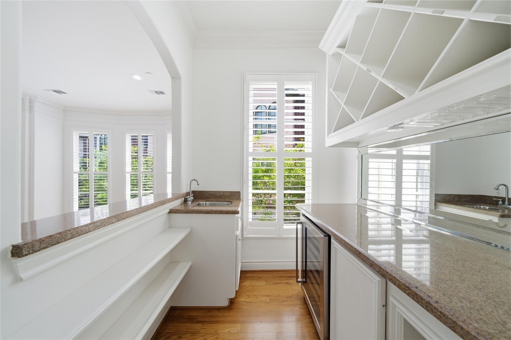 1329 Hyde Park Boulevard - Photo 14