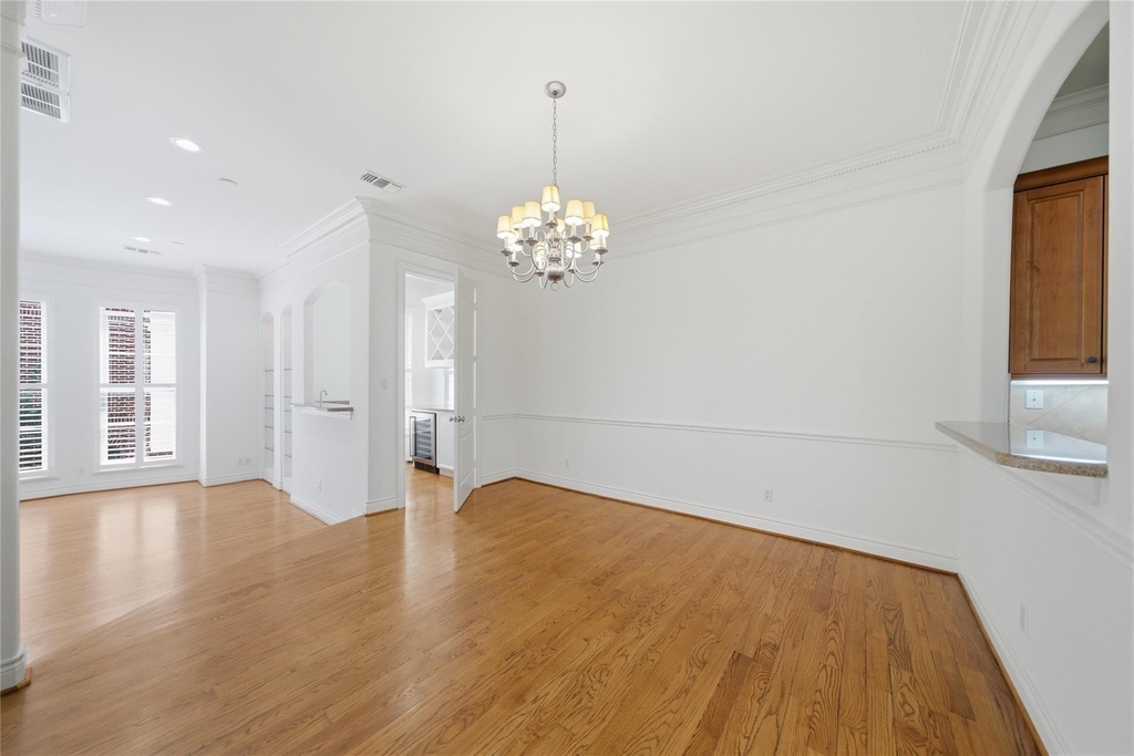 1329 Hyde Park Boulevard - Photo 13