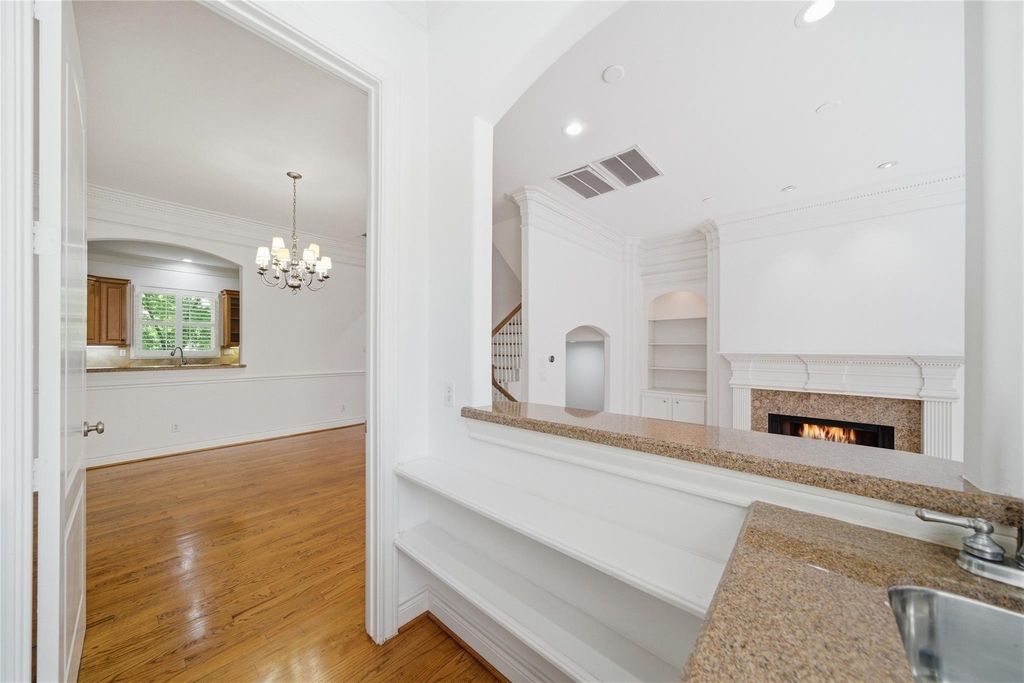 1329 Hyde Park Boulevard - Photo 15