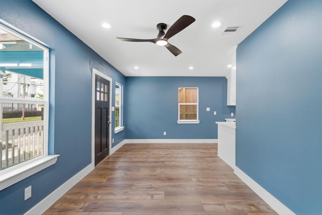 1210 Crockett Street - Photo 5