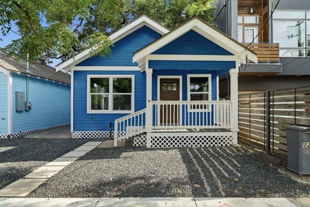 1210 Crockett Street - Photo 2
