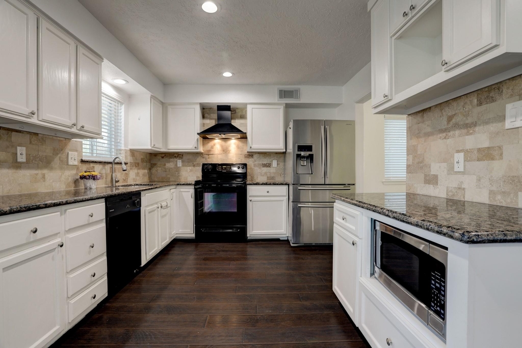 121 Misty Brook Lane - Photo 0