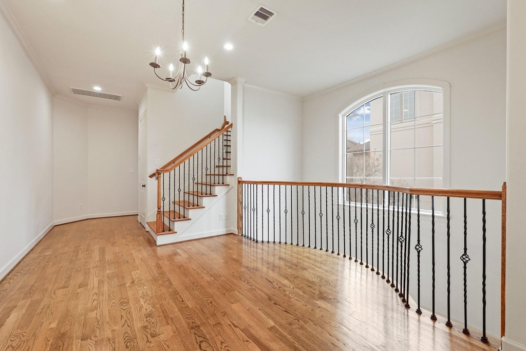 521 Lovett Boulevard - Photo 8