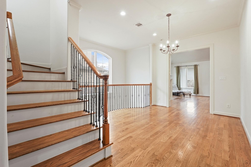 521 Lovett Boulevard - Photo 7
