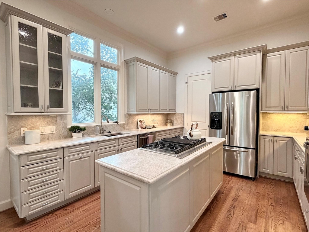 521 Lovett Boulevard - Photo 6