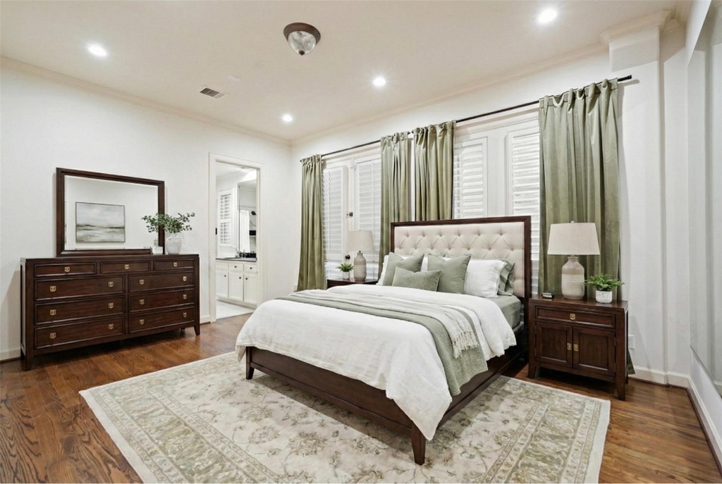 521 Lovett Boulevard - Photo 2