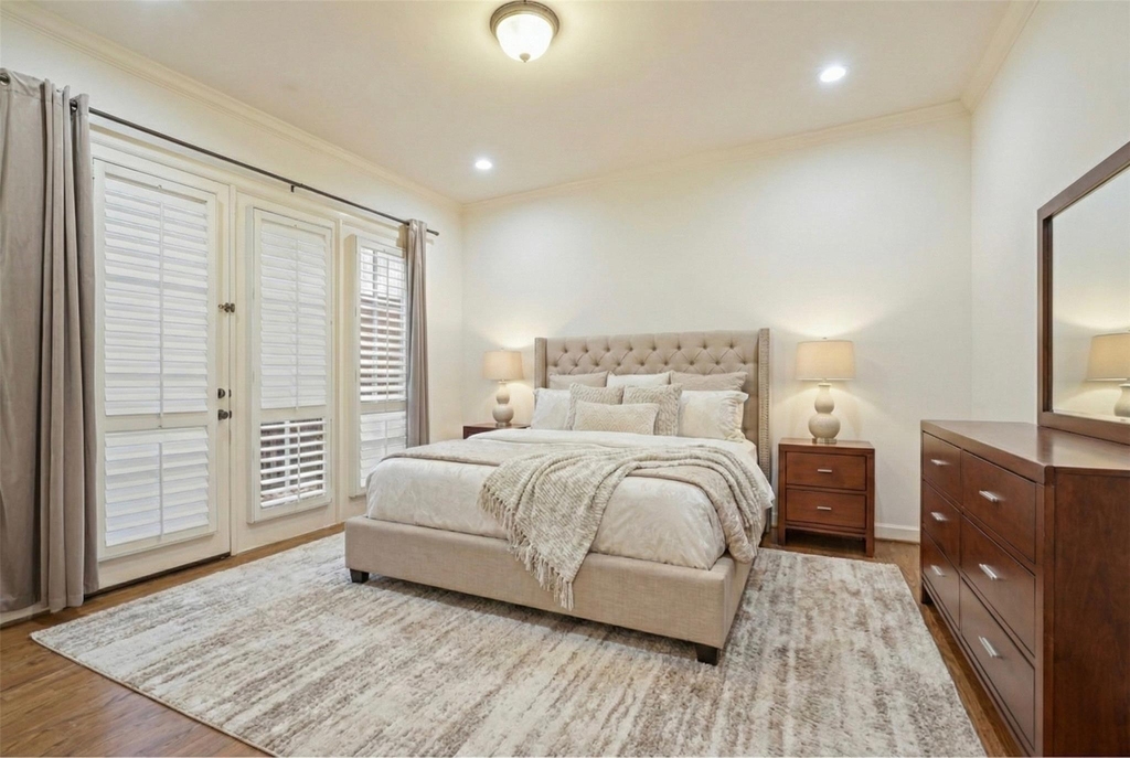 521 Lovett Boulevard - Photo 1