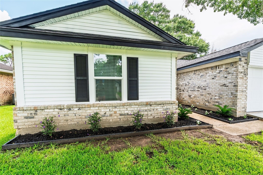 4855 Sulley Drive - Photo 2