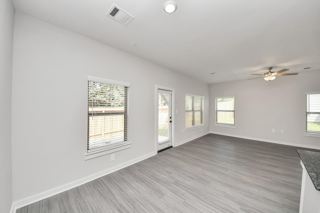 7711 Longmire Road - Photo 15