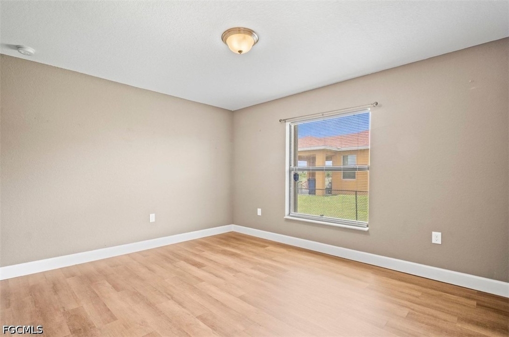 1530 Gretchen Avenue S - Photo 16