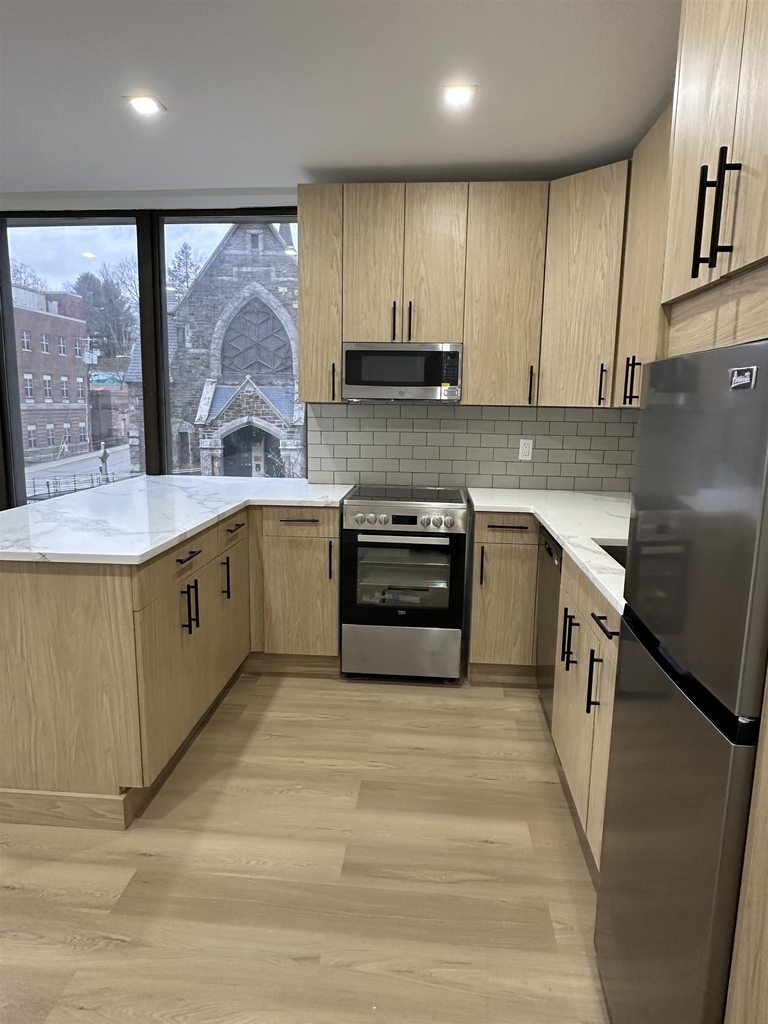 215 Main - Photo 6