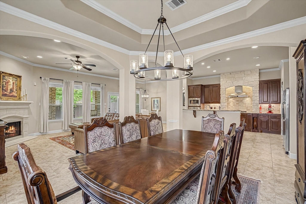 102 N Victoriana Circle - Photo 5