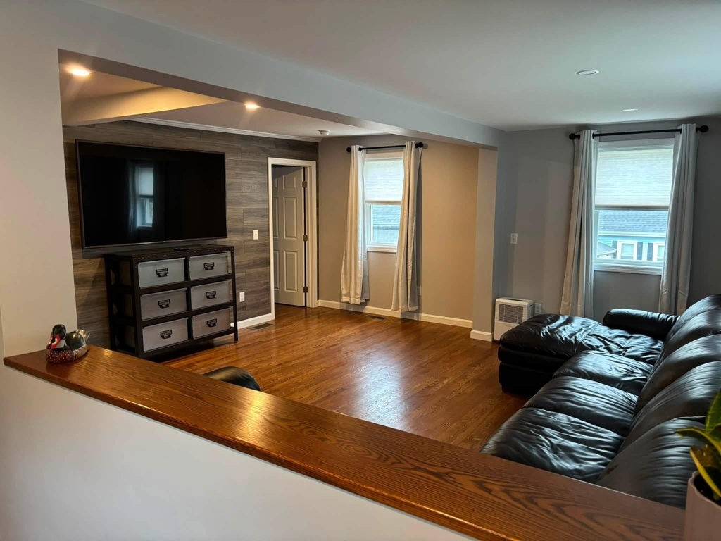 61 Sheridan - Photo 1