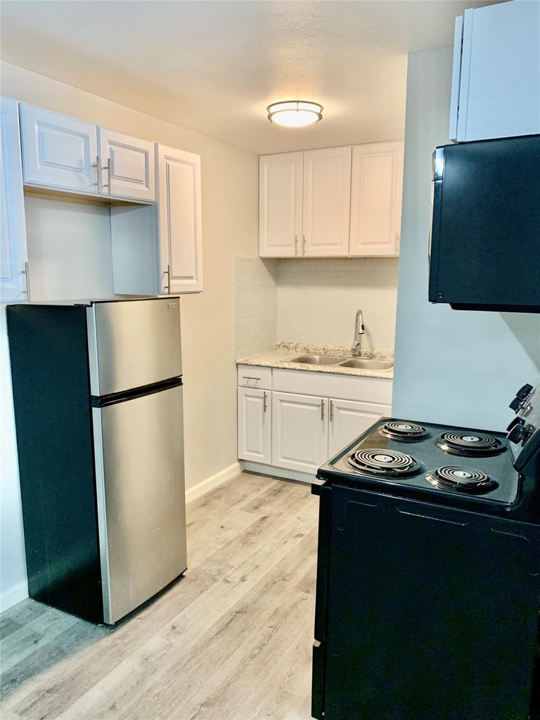 6702 Fulton St - Photo 3