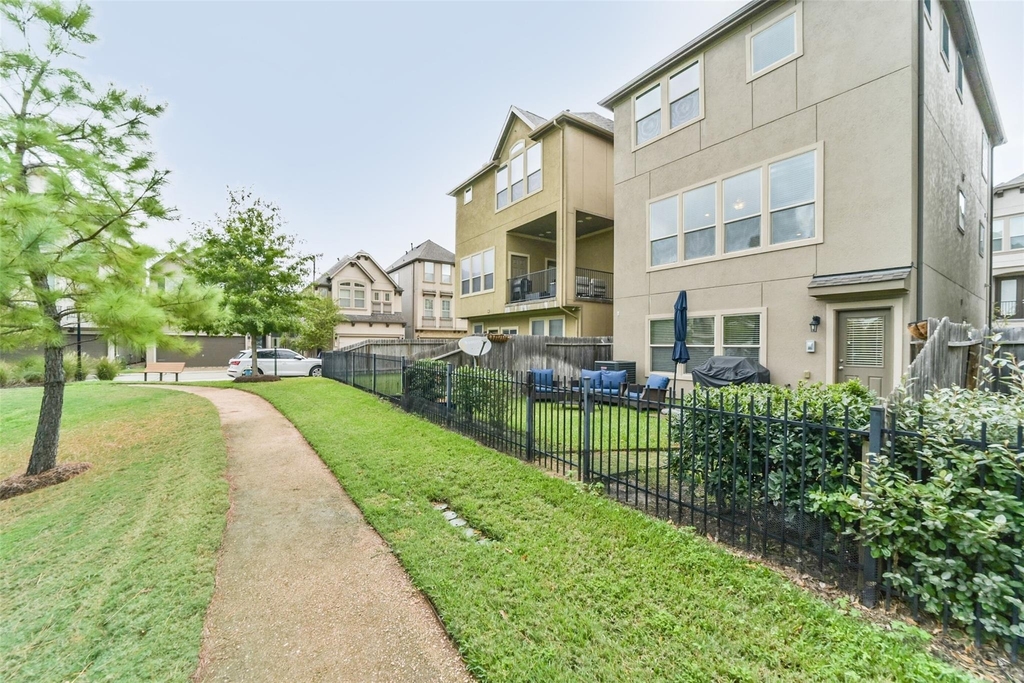 1517 Miles Oaks Place - Photo 39